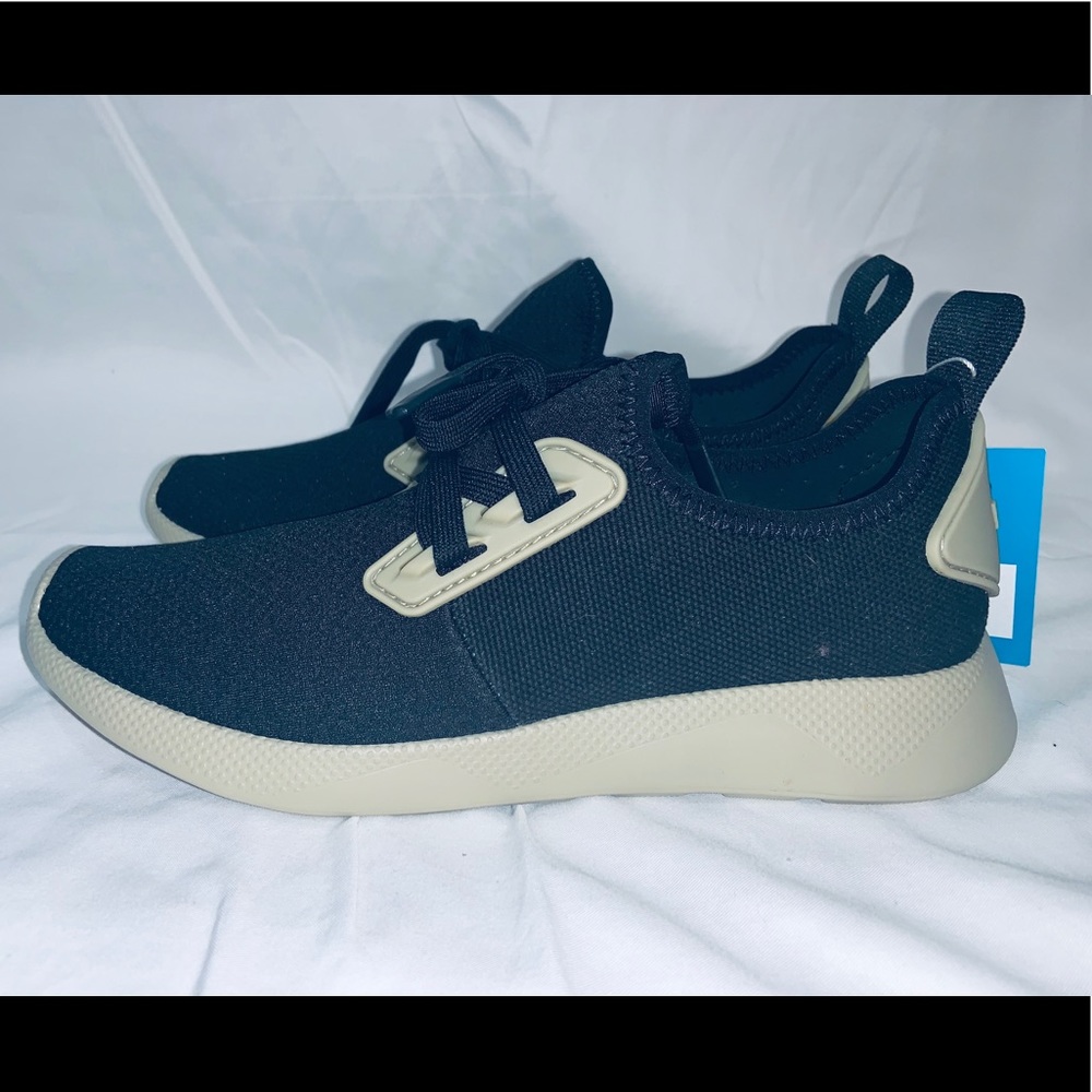 Men’s size 9   Brand new.  People